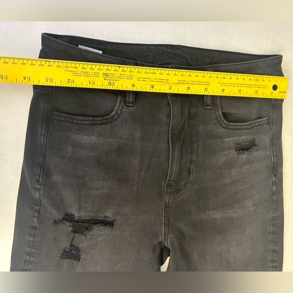 American Eagle Black Super Stretch Jeans w/Distressed Details NWT Sz-4short. U13 - Picture 10 of 12
